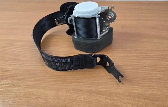 Peugeot 308 Rear seatbelt 98087918XX 1000046 B160915X