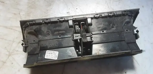 Audi A4 S4 B8 8K Dash center air vent grill 8T1820951E