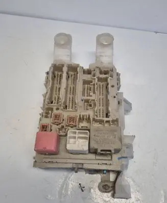 Toyota RAV 4 (XA30) Fuse module 8273042020 9498 7C160499