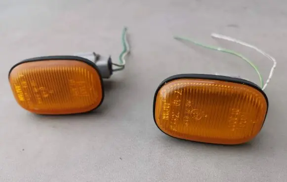 Toyota Avensis Verso Front fender indicator light