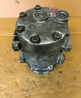 Renault Laguna I Air conditioning (A/C) compressor (pump) SD7H158075