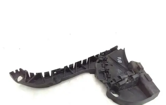 Rear bumper mounting bracket