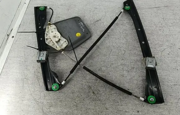 Volkswagen Golf Plus Front door window regulator with motor 