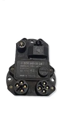 Mercedes-Benz 190 W201 Ignition amplifier control unit 0055453232 S1EMENS