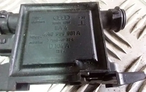 Audi A4 S4 B5 8D Door central lock control unit/module 4A0959981A