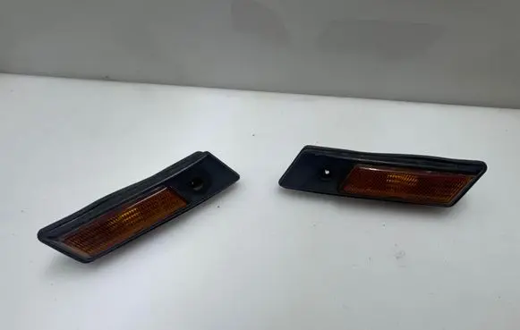 BMW 5 E34 Front fender indicator light 13780129 13780119