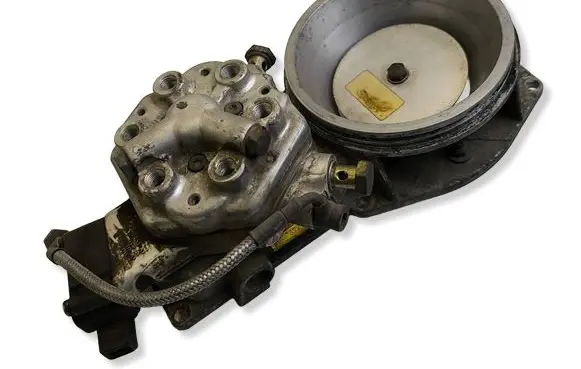 Audi 80 90 B3 Fuel distributor 0438121049 034133353C 3432032