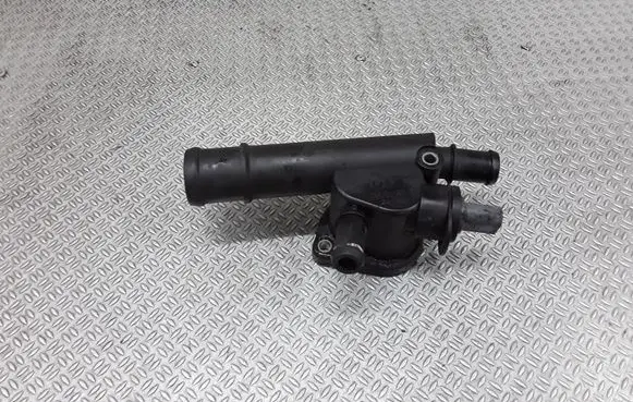 Volkswagen Touran I Engine coolant pipe/hose 038121132D