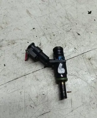 Audi Q7 4M Fuel injector 06E906031A K081A05156 06E095D