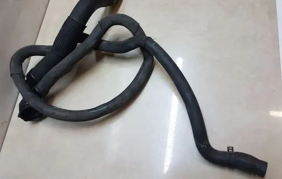 Opel Insignia A Engine coolant pipe/hose 565563827