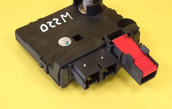 Mercedes-Benz S W220 Battery relay fuse 0005401950