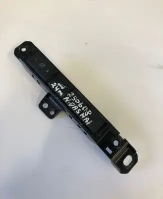 Nissan Qashqai J12 Tailgate opening switch 681066un0a
