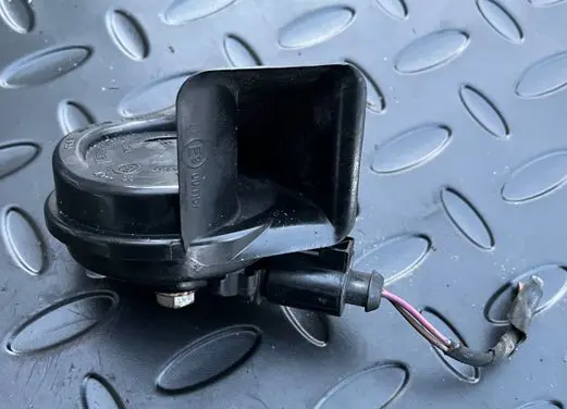 Audi A5 Horn signal 8W0951221