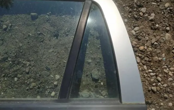 Opel Astra G Rear vent window glass as2