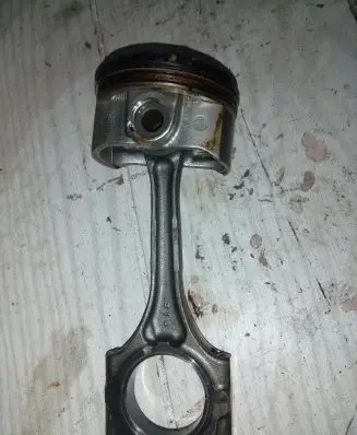 Toyota Prius (XW50) Piston with connecting rod