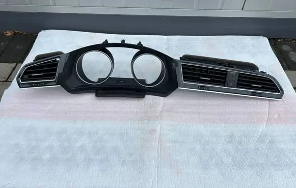 Volkswagen Tiguan Radio/GPS head unit trim 5NB815720 5NB815736 5NB819728