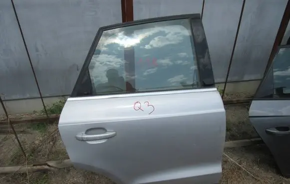 Audi Q3 8U Rear door