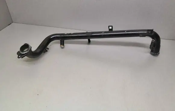 Volkswagen PASSAT B5.5 Engine coolant pipe/hose 06B121071L