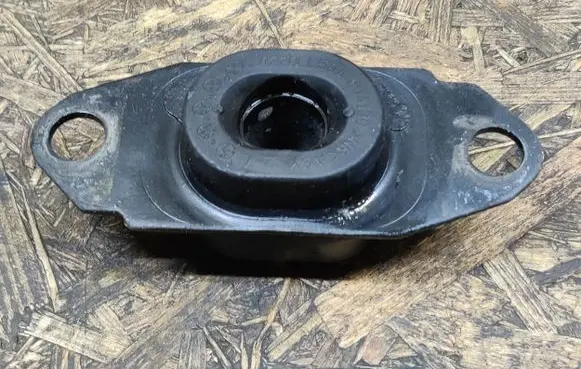 Nissan Tiida C11 Gearbox mount 11220EL50A