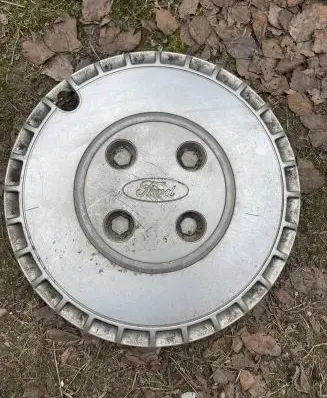 Ford Escort R13 wheel hub/cap/trim 86AB1130BC 55293