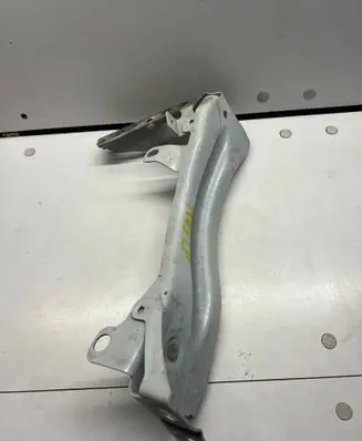 Audi A4 S4 B7 8E 8H Fender mounting bracket 8E0821135