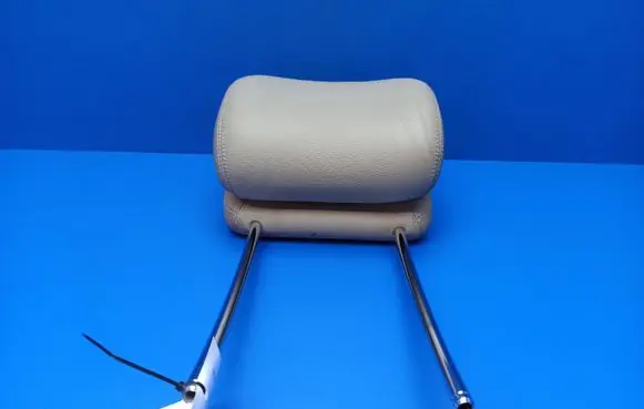 Mercedes-Benz S W220 Front seat headrest 
