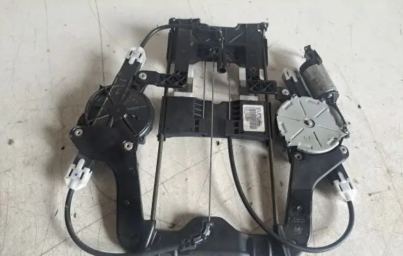 Volkswagen PASSAT B6 Seat adjustment motor 5N0881880F