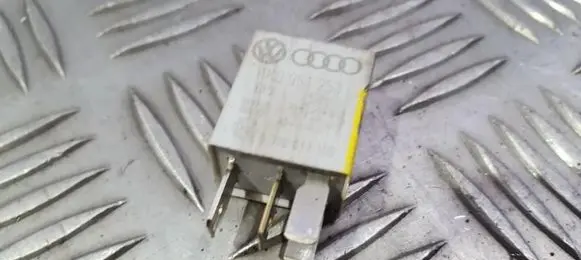 Volkswagen Caddy Other relay 1K0951253 0332011100