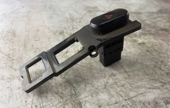 Mitsubishi Pajero Sport I Hazard light switch Mr117578