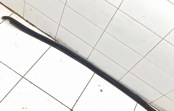 Opel Vivaro Engine compartment rubber 
