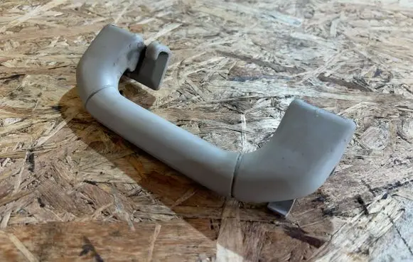 Volkswagen Polo III 6N 6N2 6NF Rear interior roof grab handle 6N0857602
