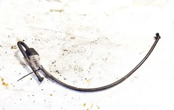 Engine coolant pipe/hose