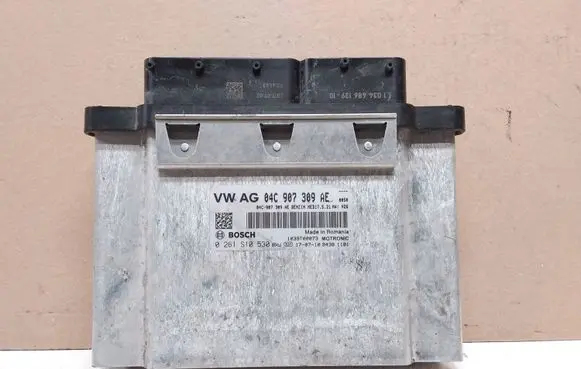 Skoda Fabia Mk3 (NJ) Engine control unit/module 04C907309AE 0261S10530