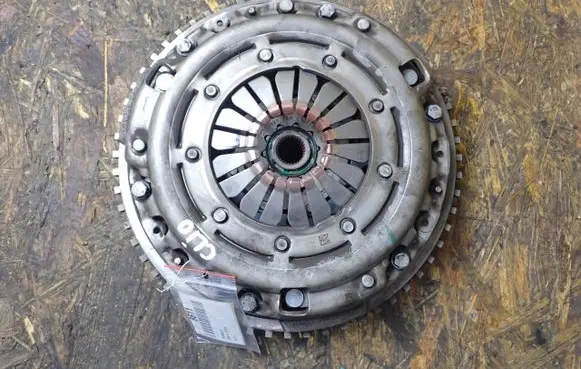 Renault Clio V Dual mass flywheel 123003617R 302102441R