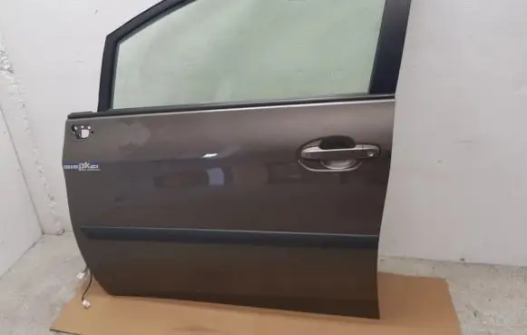 Toyota Verso-S Front door