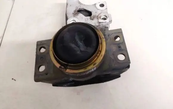 Peugeot 307 Engine mount bracket