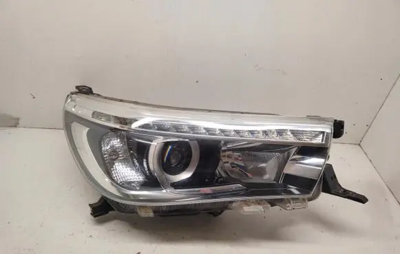 Toyota Hilux VIII Headlight/headlamp