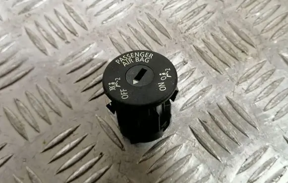 Passenger airbag on/off switch