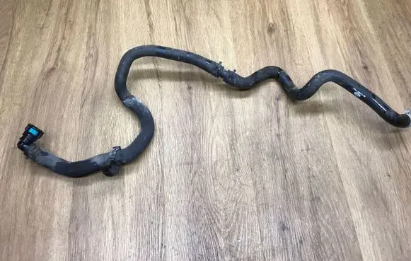 Engine coolant pipe/hose