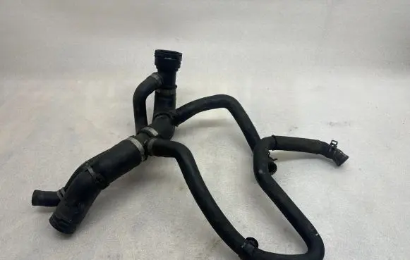 Volvo S90, V90 Engine coolant pipe/hose