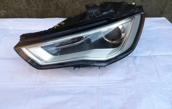 Audi A3 S3 8V Headlight/headlamp 8V0941005 01074021AE