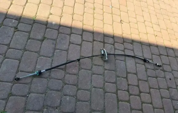 Gear shift cable linkage
