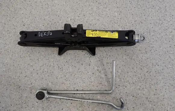 Toyota Verso Spare wheel mounting bracket 