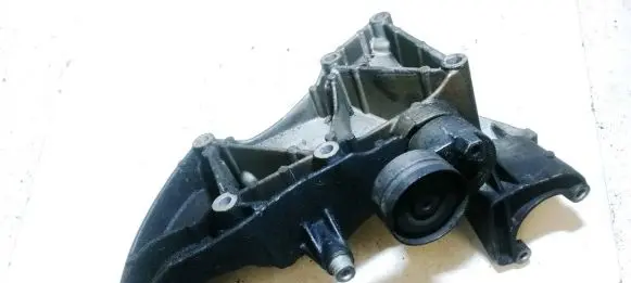 Mitsubishi Carisma Engine mounting bracket 7700115750