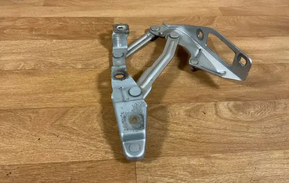 Audi TT Mk1 Engine bonnet/hood hinges 8N0823301