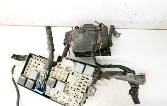 Ford Grand C-MAX Fuse box set AV6T14A142AB