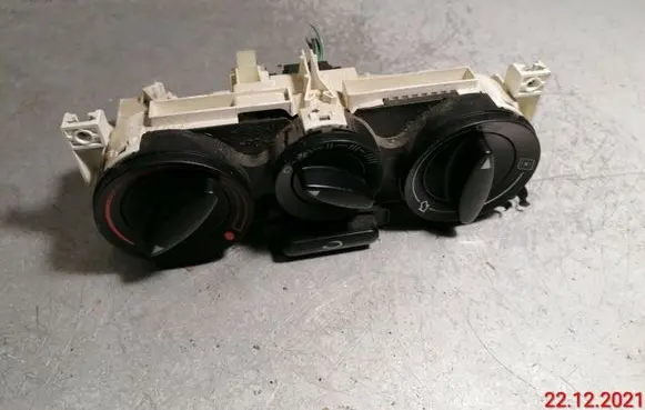 Audi A4 S4 B5 8D Climate control unit 8l0819045a