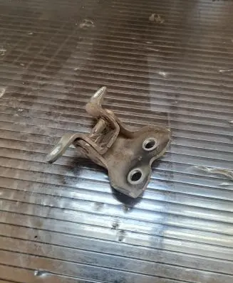 Toyota Avensis T250 Front door lower hinge 