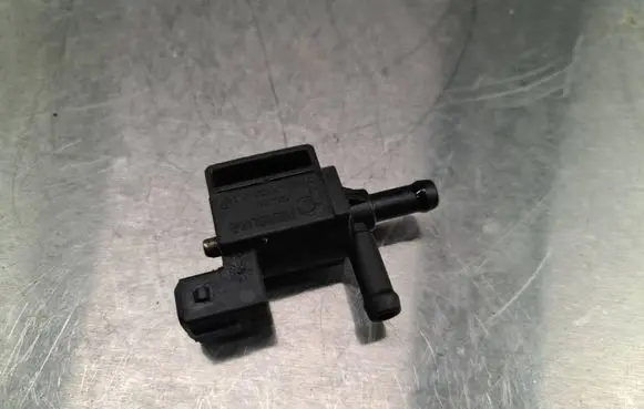 Volvo S40, V40 Turbo solenoid valve 72251702 947C775
