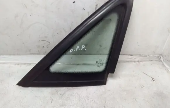 Volkswagen Touran I Front triangle window/glass 